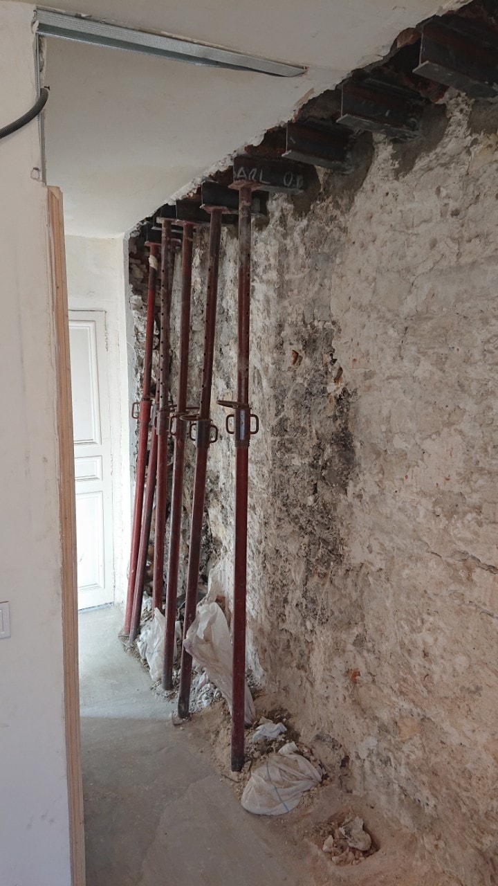 Démolition de mur de refend dans une maison individuelle à Toulon. - Murs porteurs
