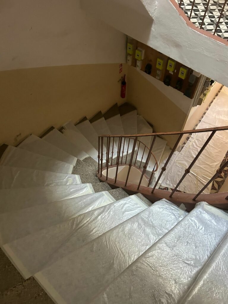 Création d’une ouverture dans un mur porteur et renforcement par structure métallique et béton à Biot - Murs porteurs